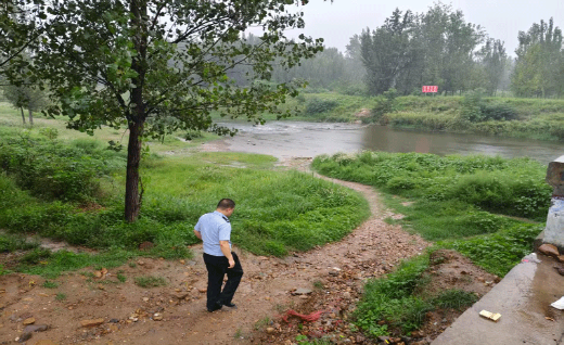 【禹州市公安局】连续阴雨致河道风险提高 民警巡河筑牢安全防线